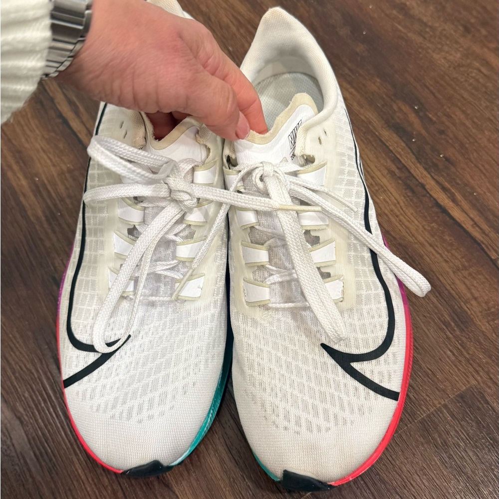 Nike White Multicolor tennis shoes sz8.5